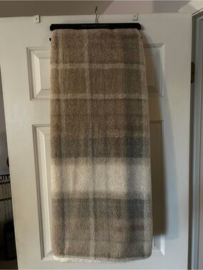 NWOT Magaschoni Sherpa Throw Blanket